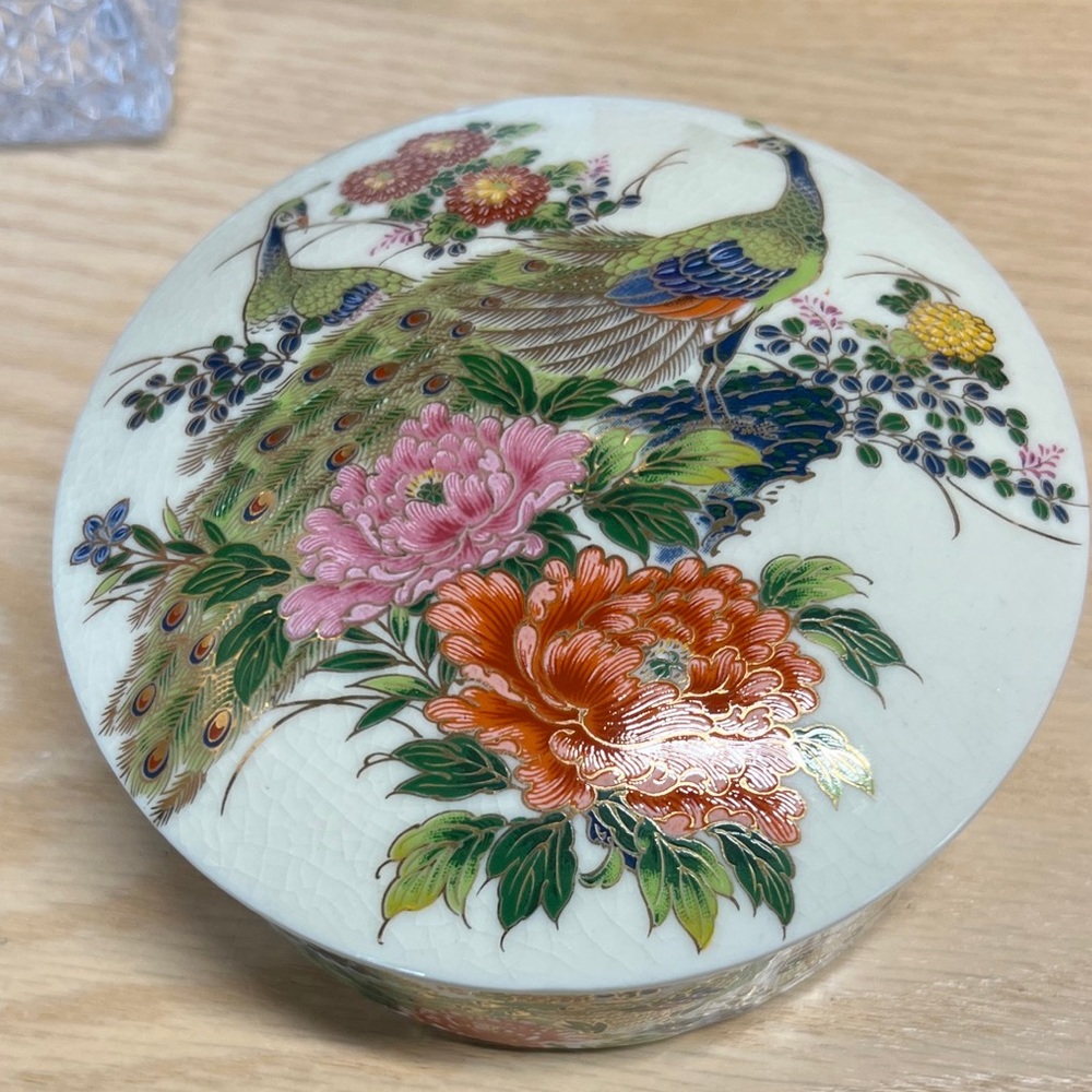 Vintage porcelain Japanese trinket box